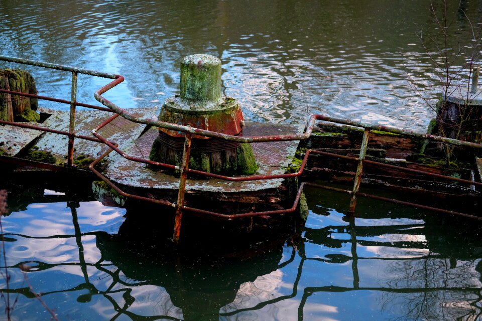 Reflection channel lake