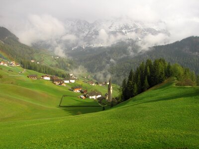 Landscape grass la val