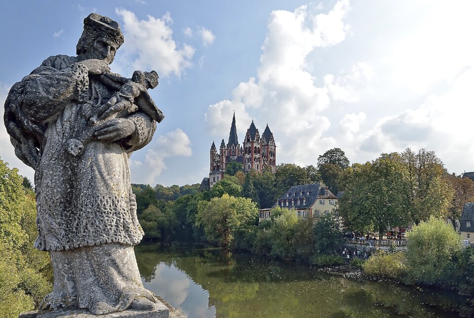 Lahn travel architecture