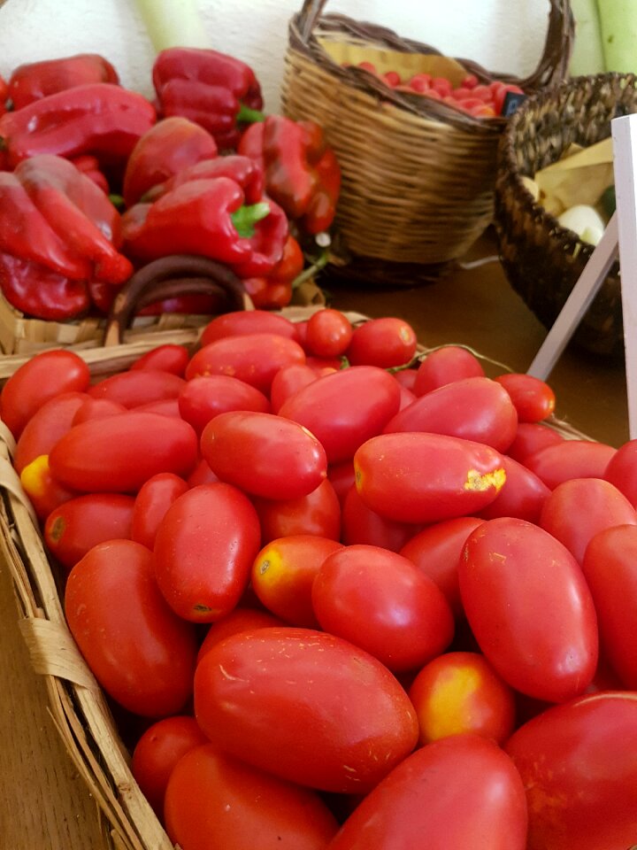 Vegetable fruit market