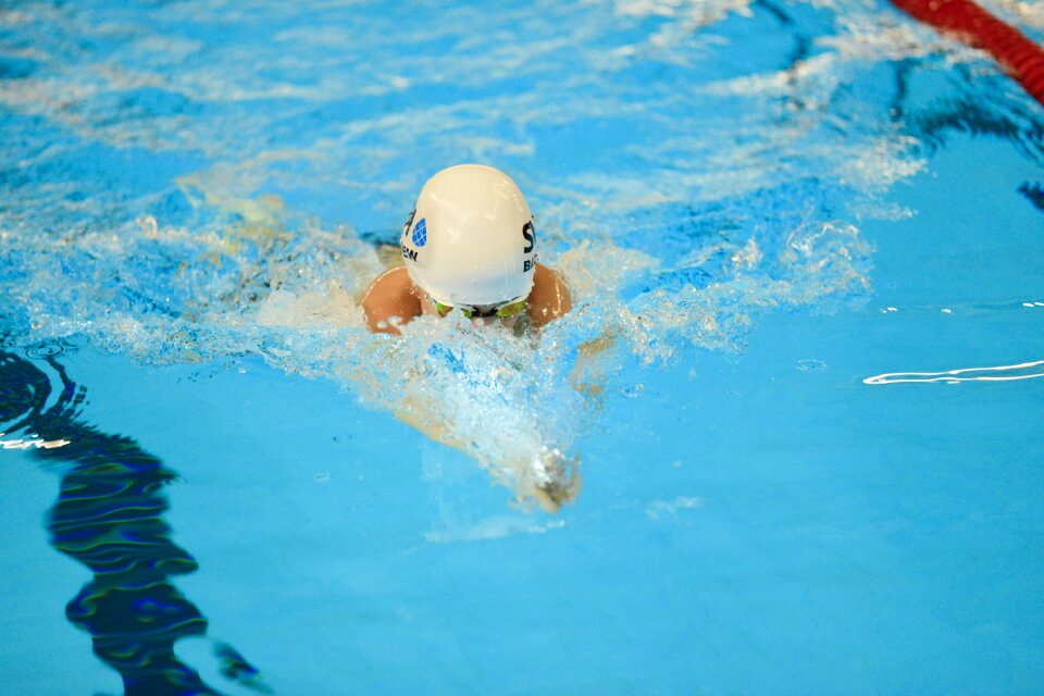 Swimmer pool crawl