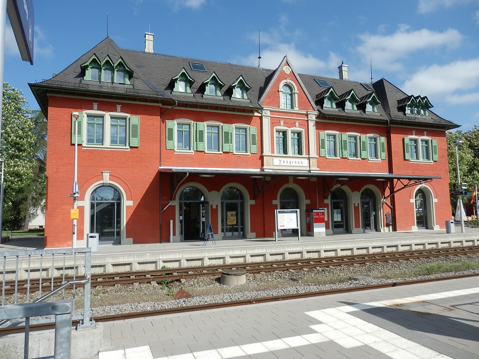 Track train building photo