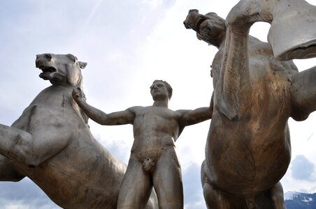 Statue travel art