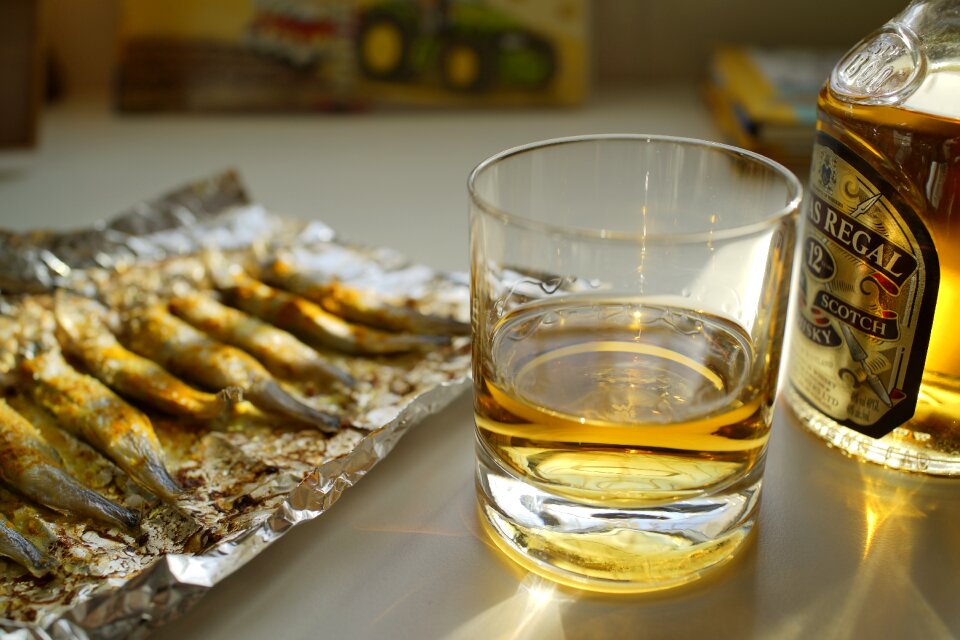 Glass multi-spring fish alcohol