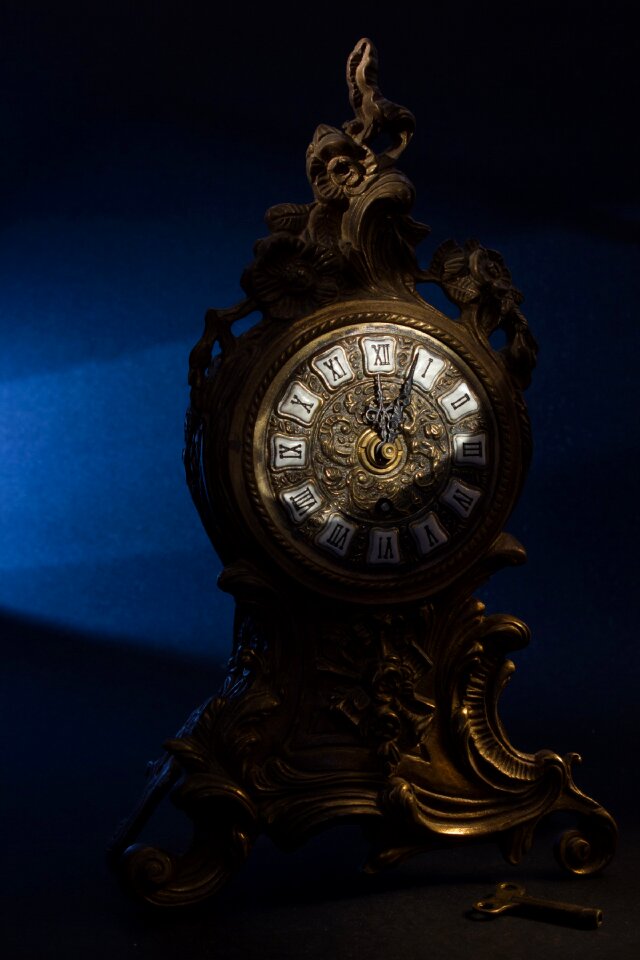 Wristwatch gold retro