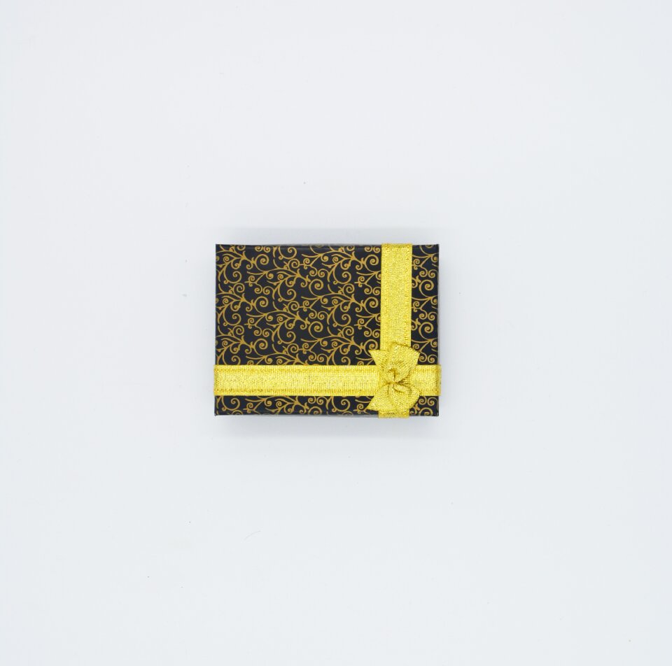 Yellow pattern packing