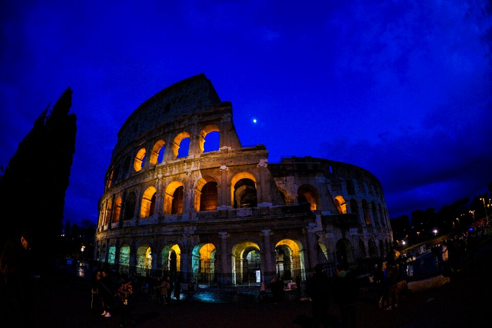 Building night the colosseum