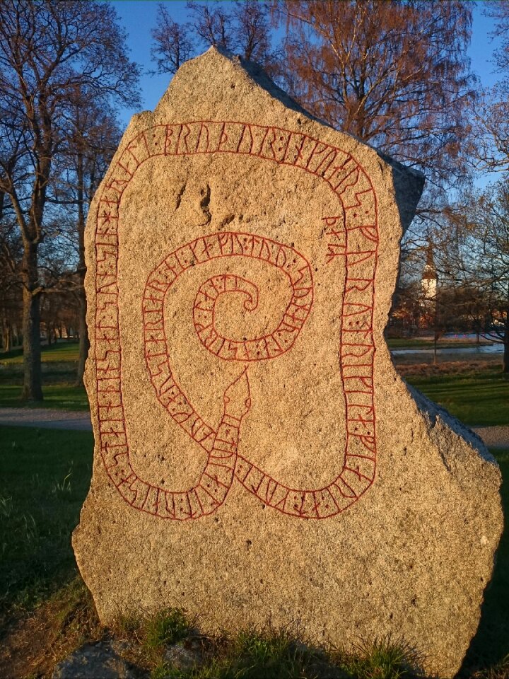 Runestone runes vikings