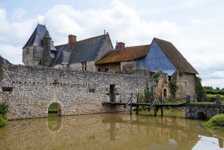 House travel gothic architecture