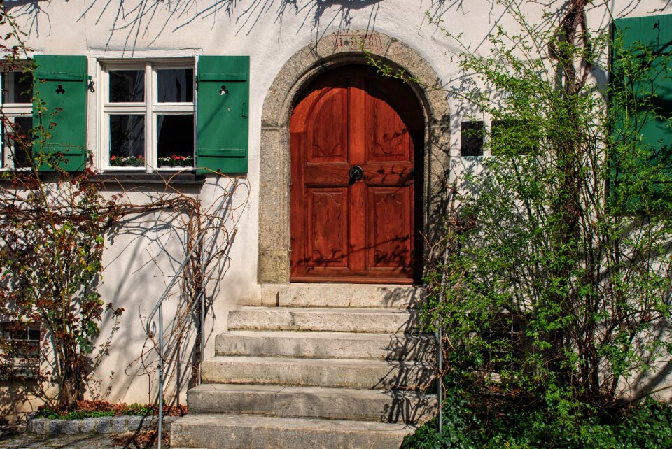 Shutter old gradually