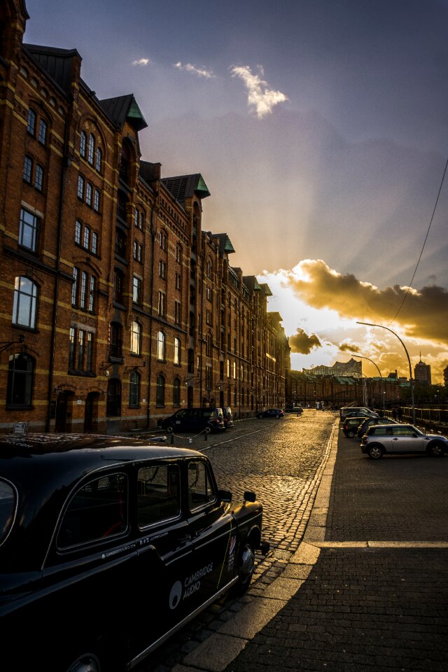 Speicherstadt elbe philharmonic hall old car