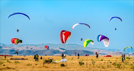 Flying paraglider pixbay