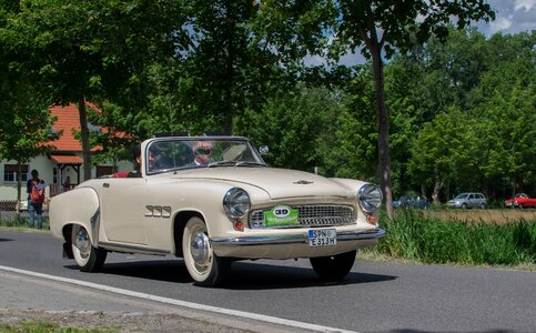 Wartburg castle oldtimer traffic