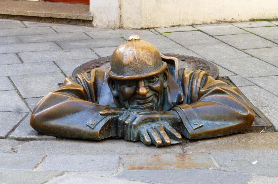 Statue bronze soil