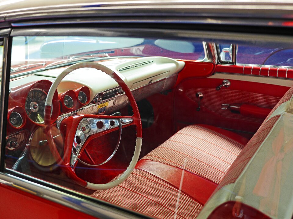 Steering wheel dashboard bench