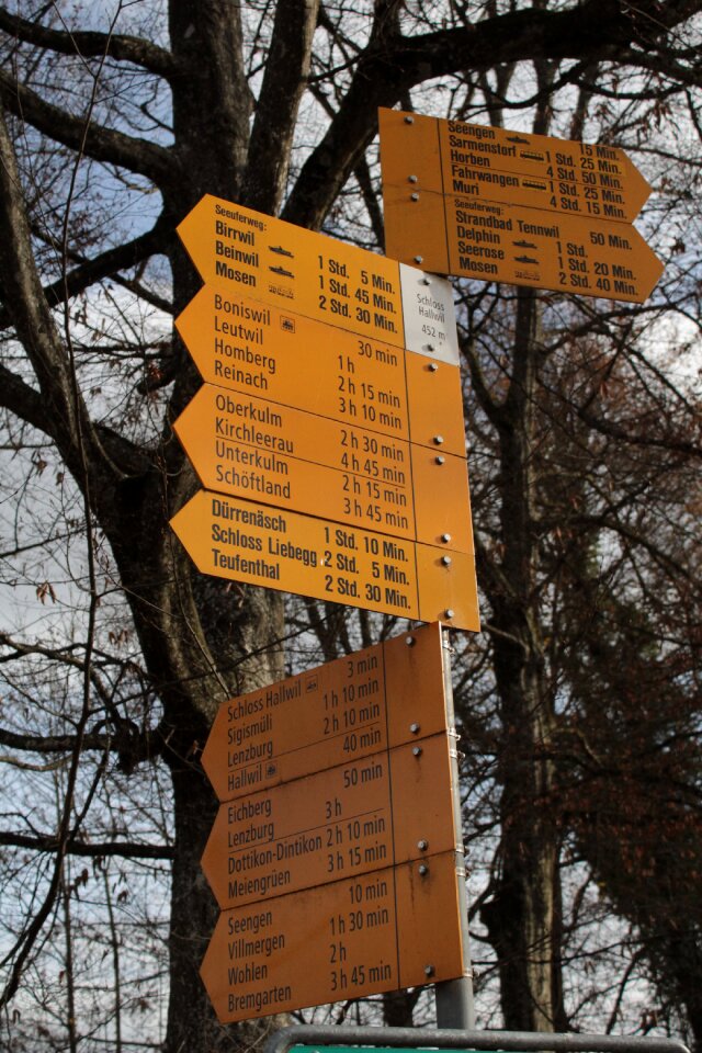 Arrow direction tourist trail