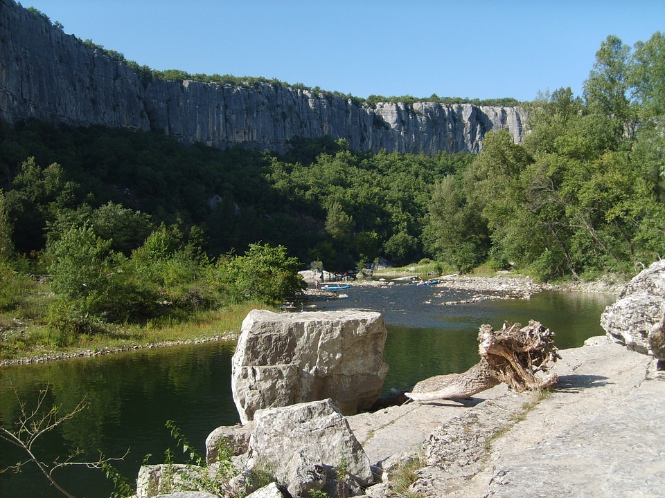 Ardèche rock wild camping