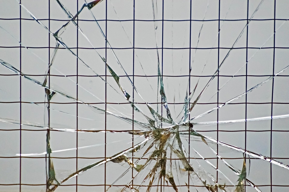 Crack design destruction