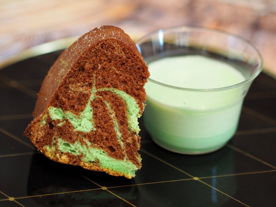 Refreshment drink cake