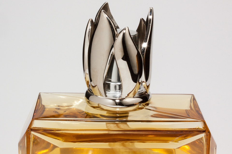 Lamp room fragrance air improvement