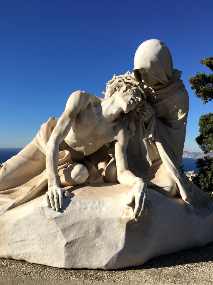 Travel art monument