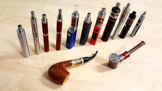 E cigarette electronic cigarette steamer photo