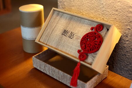 Tea box with the wish to chinese knot