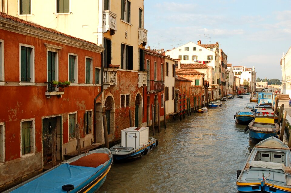 Boat gondolier architecture
