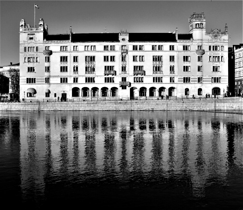 Palace mirroring cityscape