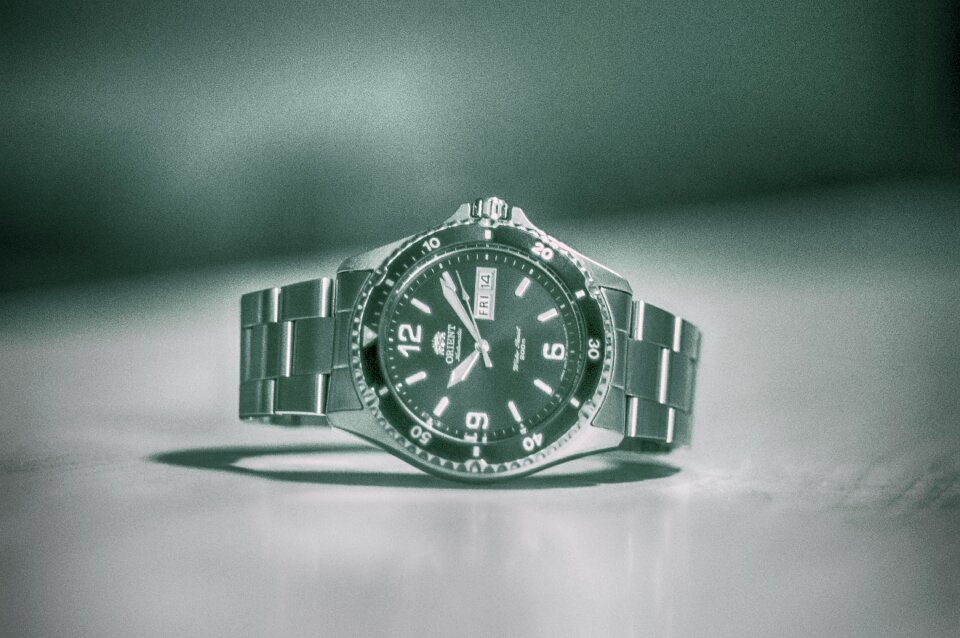 Watch movements qualifying minute