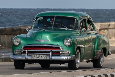 Almendron car green