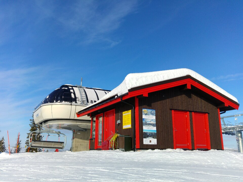 Hut architecture lift