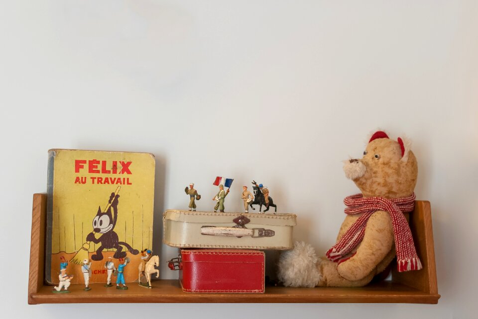 Peel child books wood