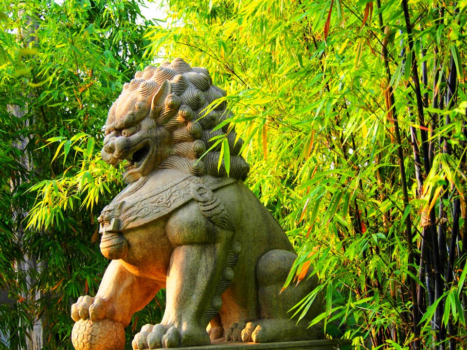 Travel sculpture tropical