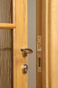 Handle castle entrance