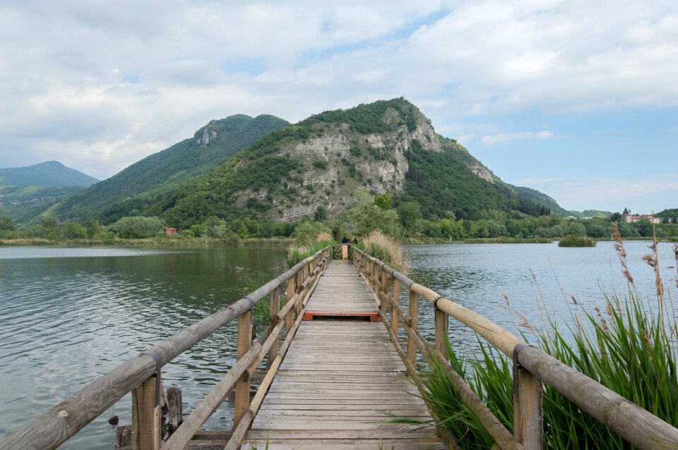 Mountain travel bridge