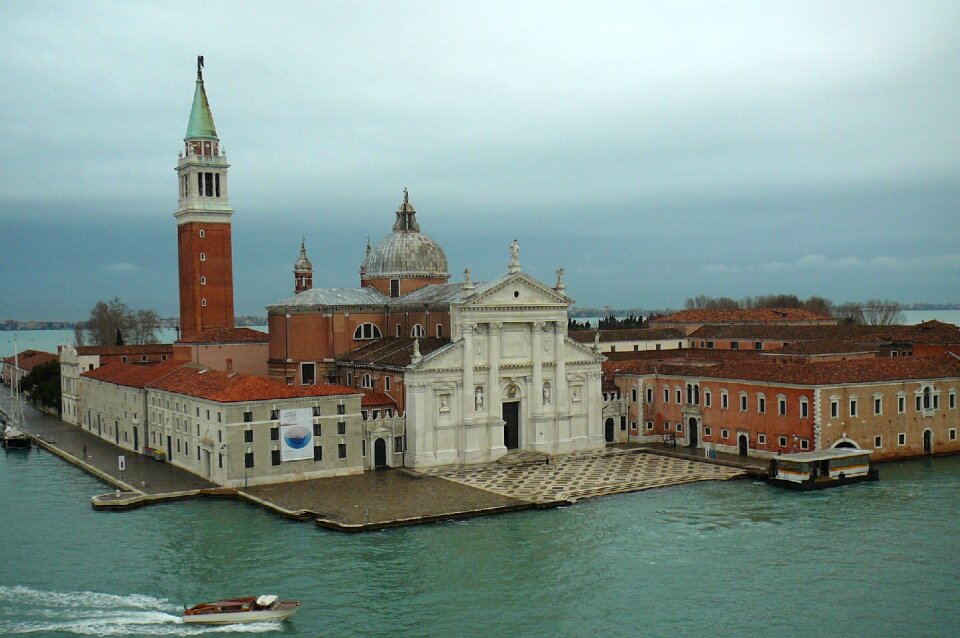 Travel water canal