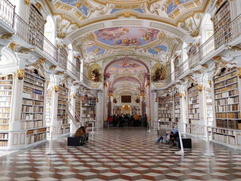 Old tourist austria