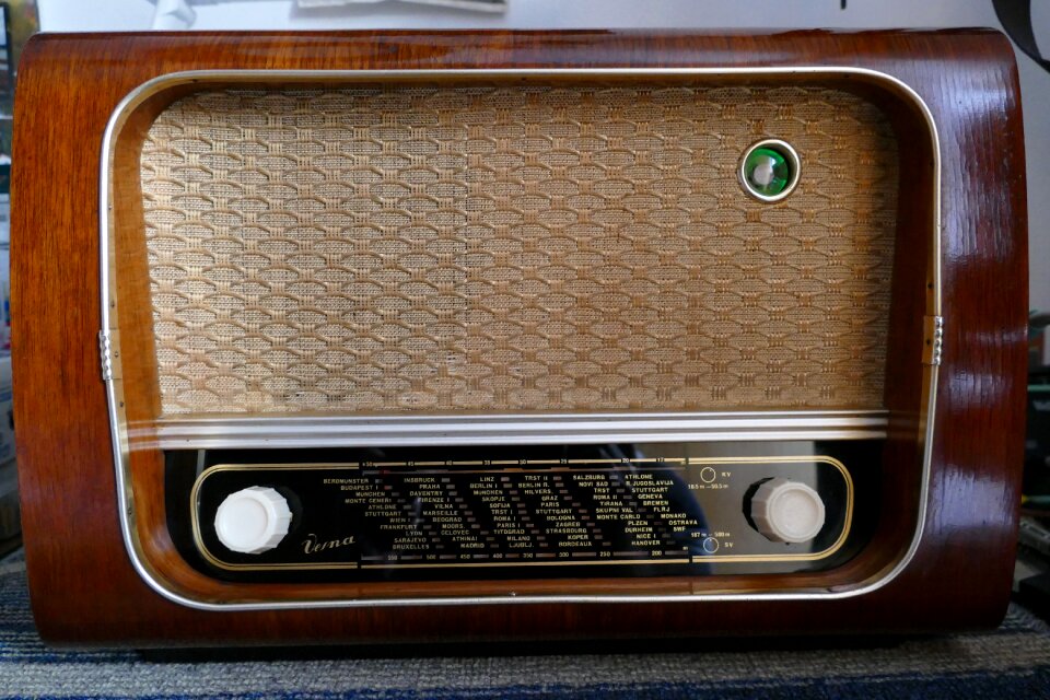 Vesna 1954 brown radio