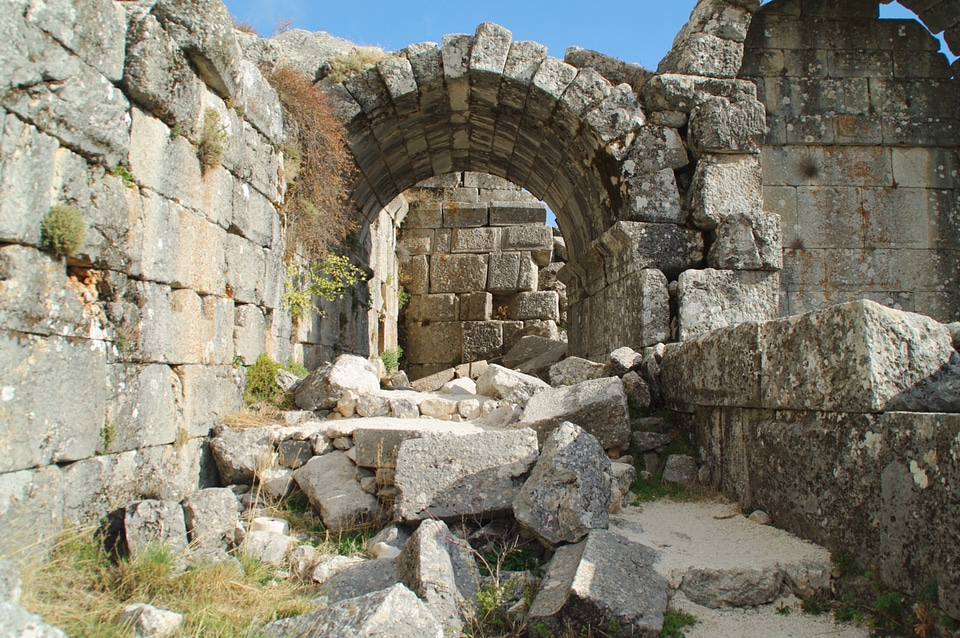 Architecture columnar ruin