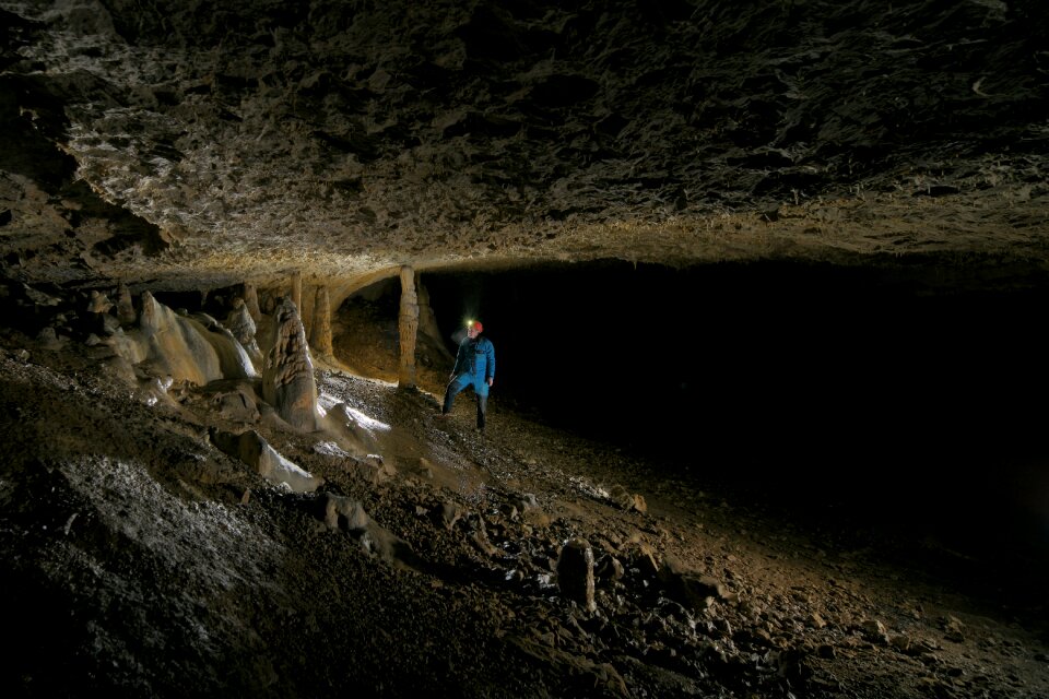 Cave tunnel concretions