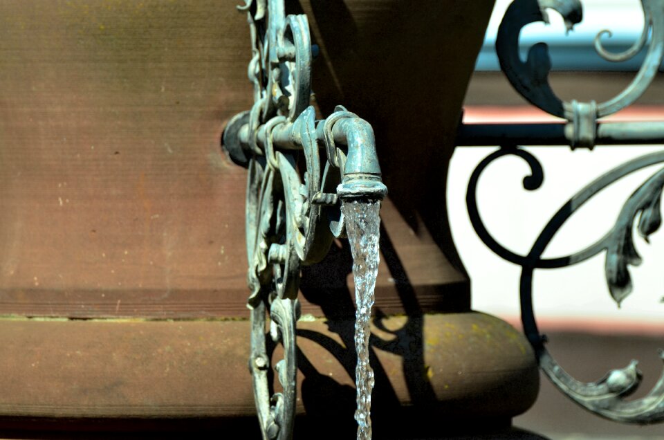 Well water water fountain gargoyle