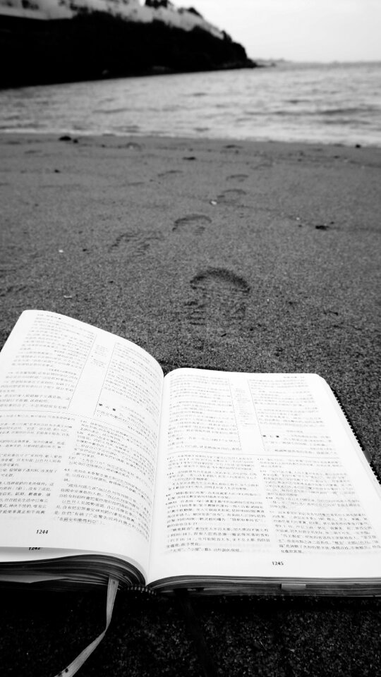Footprints sea bible