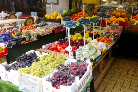 Sell fruit marketplace photo