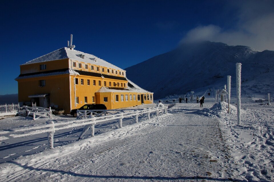Rownia pod snezkou a giant house snow white the house of the silesian snow white