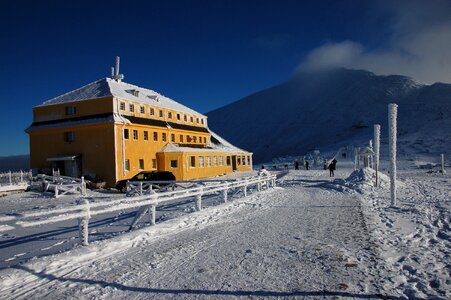 Rownia pod snezkou a giant house snow white the house of the silesian snow white photo