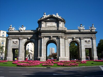 Monument building tourism
