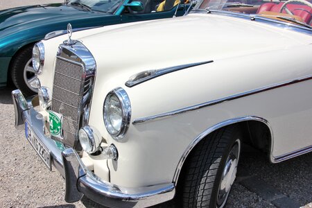 Chrome hood wheel photo