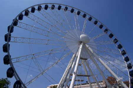 Giant ferris wheel entertainment roll