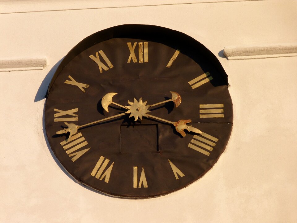 External clock the town hall hours